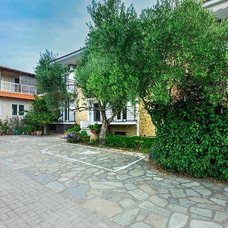 Newstory Suites Posidi Exterior foto