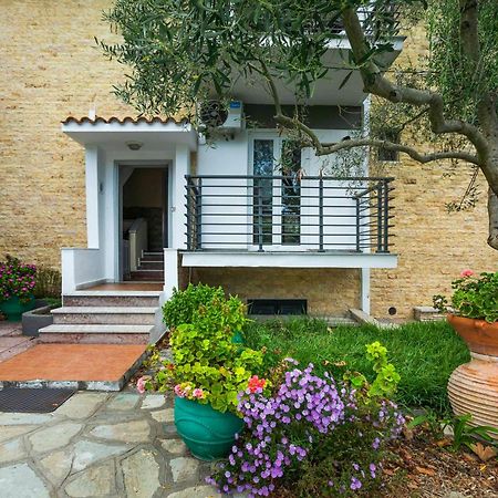 Newstory Suites Posidi Exterior foto