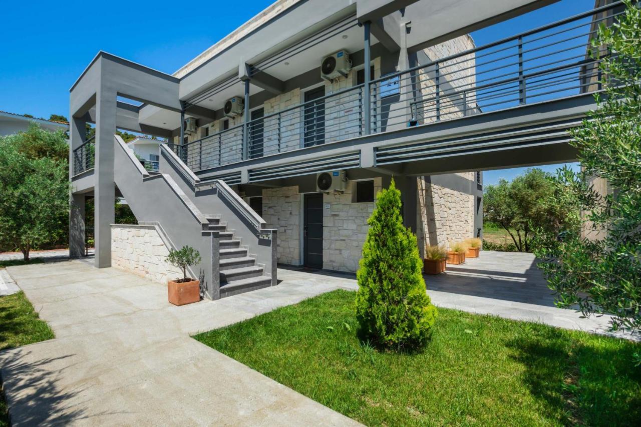 Newstory Suites Posidi Exterior foto