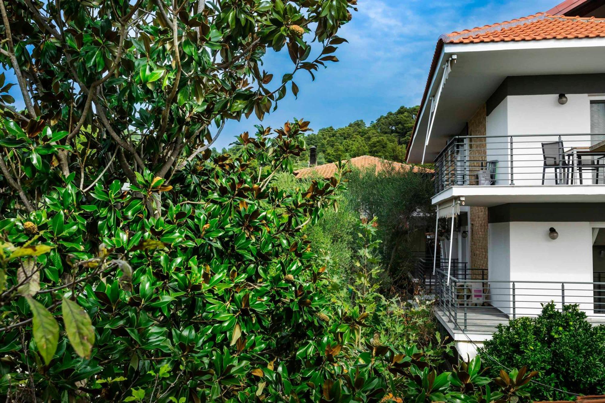 Newstory Suites Posidi Exterior foto